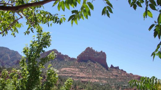 Blick vom Städtchen Sedona auf den Oak Creek Canyon