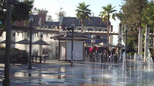 Wasserfontänen im Amusementpark Universal City Studios in Los Angeles