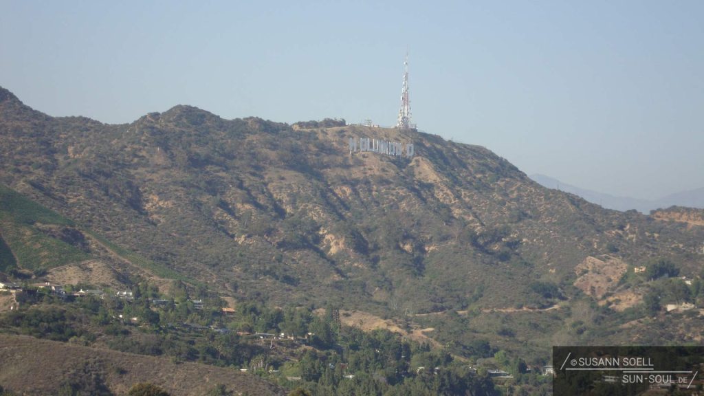 Hollywood Hills mit den neun großn, weißen, weltberühmten Buchstaben in Los Angeles