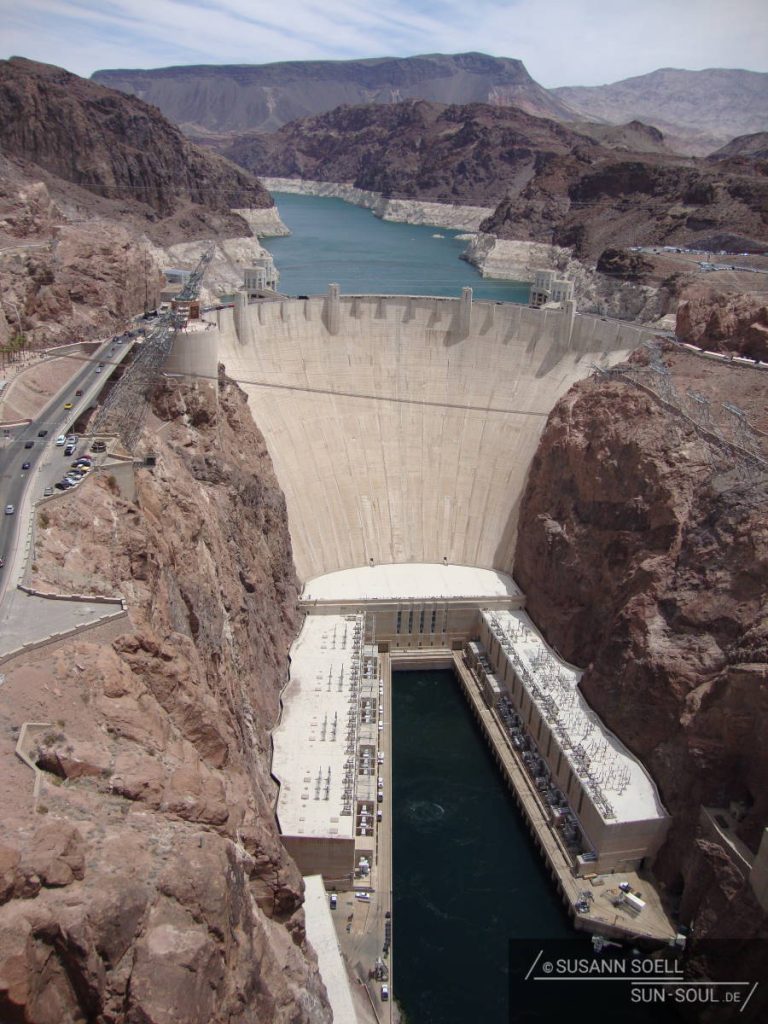 Der für den Bau des Damms notwendige Beton hätte für eine Straße von San Francisco nach New York gereicht.